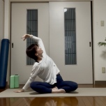 背骨ゆらしストレッチ