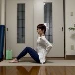 骨盤ゆらしストレッチ