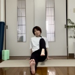 股関節ストレッチ