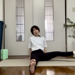 股関節ストレッチ