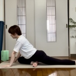 股関節ストレッチ