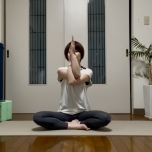 三角筋ストレッチ