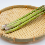 ザルに入ったアスパラガス