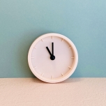 22時を指すアナログ時計