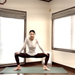 股関節ストレッチ