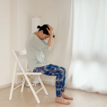 背中ほぐし椅子ヨガ