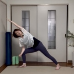 体側を伸ばすポーズ