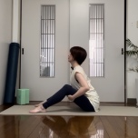 腰まわりを緩めるストレッチ