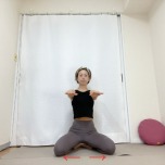 膝を開いた正座の姿勢