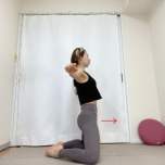 膝を開いた正座から恥骨を突き出すようにしてお尻を上げてお尻を真ん中に寄せるトレーニング