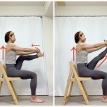 椅子に座って右脚の裏を両手でつかみ、骨盤を立てて背筋を伸ばし、ふくらはぎや腿裏を伸ばすストレッチ