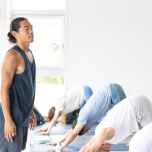 ヨガジャーナルプロデュースのヨガクラス「BEACH SIDE YOGA」が開催