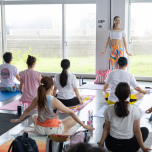 ヨガジャーナルプロデュースのヨガクラス「BEACH SIDE YOGA」が開催