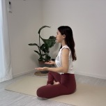 身体の前で手をセット