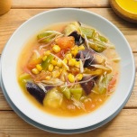 トマトと夏野菜のみそスープ