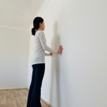 壁ダウンドッグ