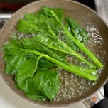 つるむらさきを茹でる