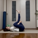 針の穴のポーズ