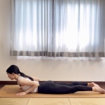 ベイビーコブラのポーズ