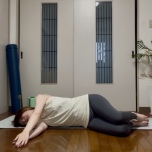 巻き肩ストレッチ