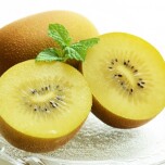 お皿にのったキウイ