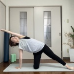 体側を伸ばすポーズ