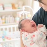 赤ちゃん抱っこ