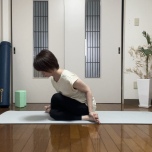 牛の顔のポーズのアレンジ