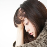 風邪をひいて熱がある人