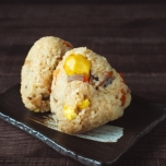炊き込みご飯おにぎり（栗）