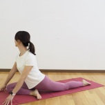 足の付け根ストレッチ③