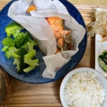 鮭とブロッコリーの蒸し焼き