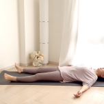 胸を開くポーズ