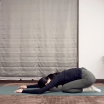 チャイルドポーズ