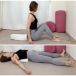 丸めたバスタオルを肩甲骨の下に敷いて仰向けで寝た体勢