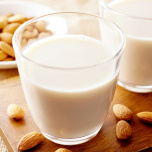 アーモンドミルク