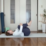 腰から背中ほぐしストレッチ