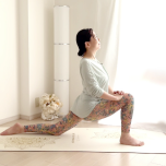 三日月のポーズ