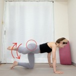 四つ這いからかたひざを曲げて横に開く中殿筋エクササイズ