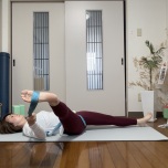 股関節ストレッチ