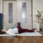 股関節ストレッチ