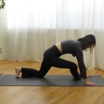 鳩のお休みのストレッチ