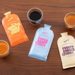 左からFruitrip ビタDキャロットタンジェリンショット、Fruitrip マルチビタスーパーベリーショット、ヴィータC フルーティージンジャーショット各¥500／すべてFitany