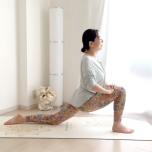 三日月のポーズ