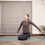 巻き肩ストレッチ