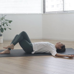 仰向けツイスト1