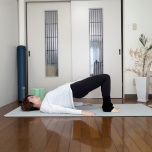 骨盤整えヨガポーズ