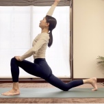 三日月のポーズ