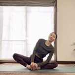 股関節ストレッチ