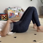 膝を立てて座る